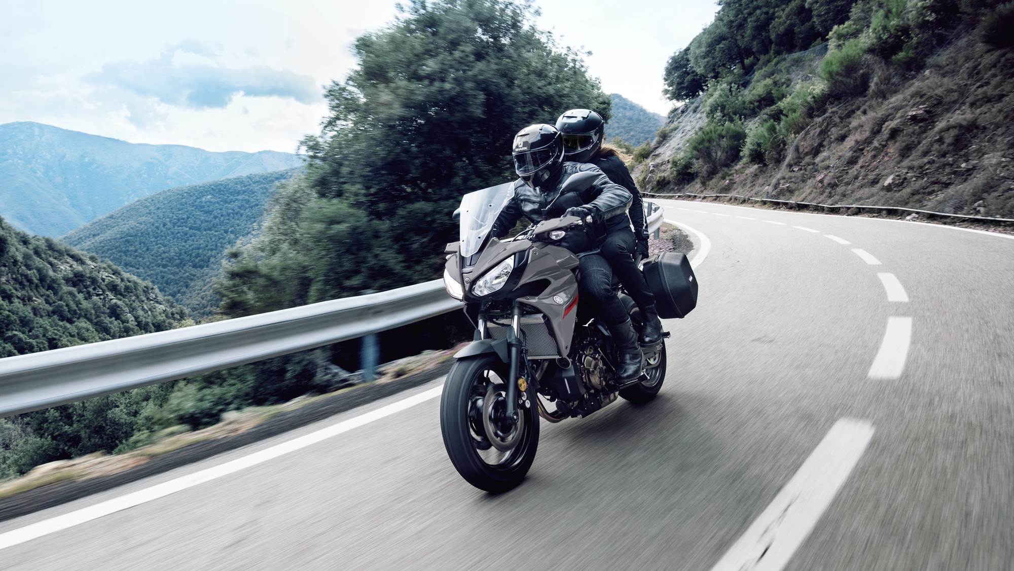 Moto Yamaha Tracer 700 duo, passager, route, long trajet